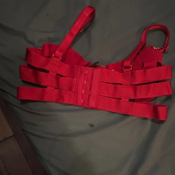 Victoria's Secret Fiery Red Strappy Bra - Picture 2 of 3
